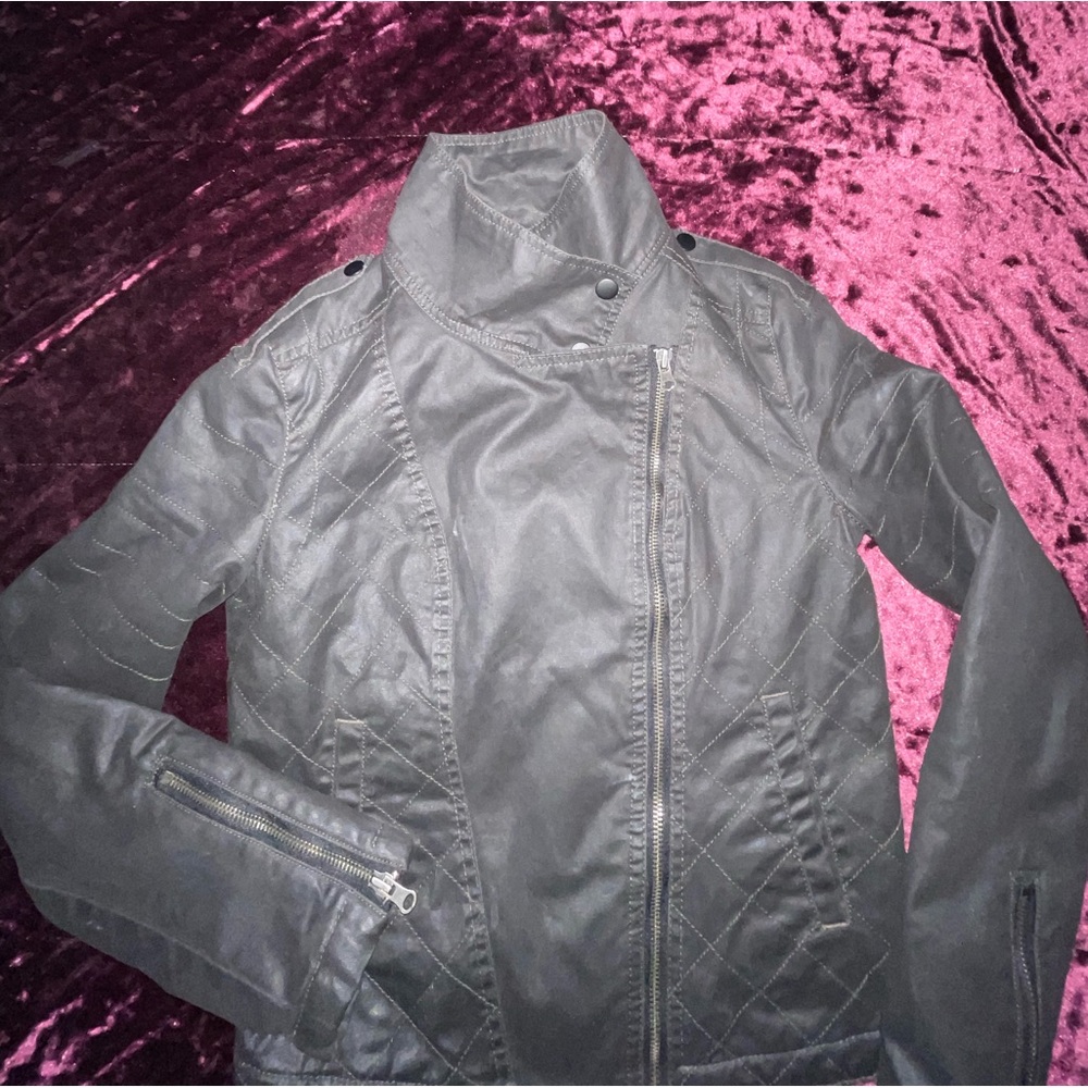 NWT Converse Women’s size XS Biker Crop Bomber Jacket Black Steel Grey Color.